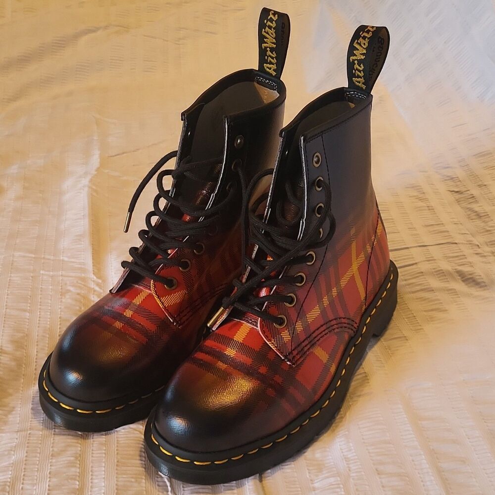 Dr Martens 1460 McMarten Tartan Plaid 8 Eye Lace Up Boots US Men 8 Womens 9 EUC